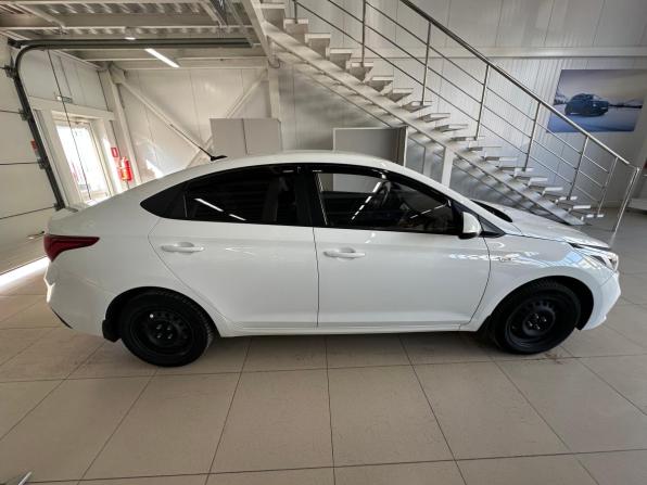 Hyundai Solaris II с пробегом 2018 года, цена 990 000 рублей, 134000 км, седан, Автокод Объявления