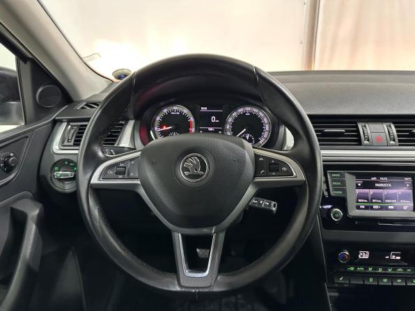 Skoda Rapid I Рестайлинг с пробегом 2017 года, цена 1 390 000 рублей, 52706 км, лифтбек, Автокод Объявления