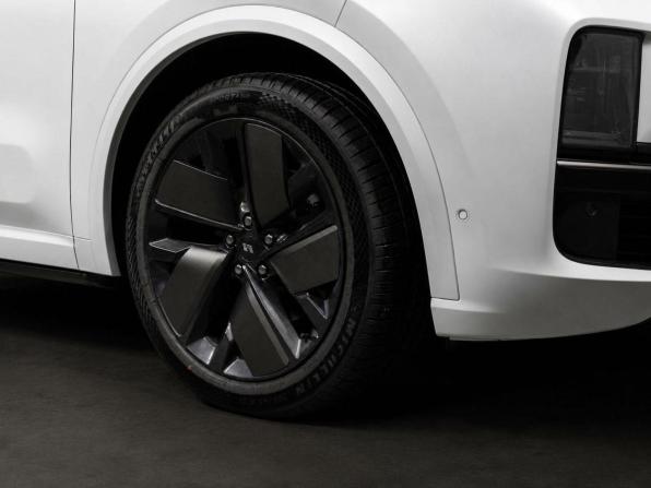 Новый Li Auto (Lixiang) L9 I Рестайлинг 2025 года, цена 11 600 000 рублей, внедорожник, Автокод Объявления