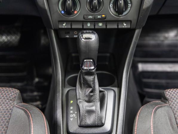 Skoda Rapid I с пробегом 2015 года, цена 1 188 000 рублей, 103249 км, лифтбек, Автокод Объявления