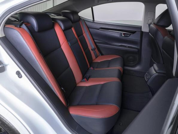 Lexus ES VI с пробегом 2015 года, цена 2 299 000 рублей, 193055 км, седан, Автокод Объявления