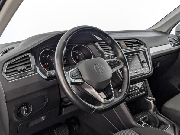 Volkswagen Tiguan II Рестайлинг с пробегом 2021 года, цена 2 590 000 рублей, 73888 км, внедорожник, Автокод Объявления