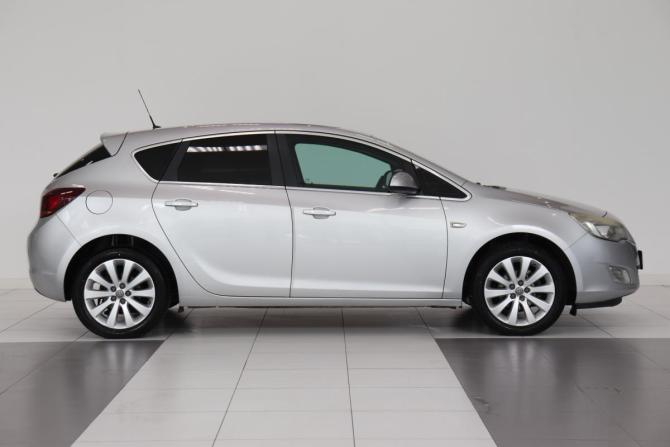 Opel Astra J с пробегом 2011 года, цена 550 000 рублей, 237298 км, хэтчбек, Автокод Объявления