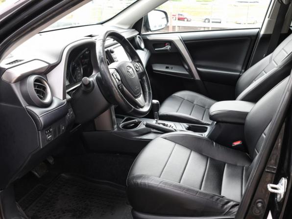 Toyota RAV4 IV (XA40) Рестайлинг с пробегом 2018 года, цена 2 449 000 рублей, 194658 км, внедорожник, Автокод Объявления