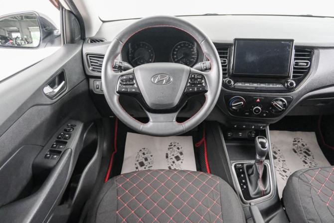 Hyundai Solaris II Рестайлинг с пробегом 2024 года, цена 2 249 000 рублей, 18589 км, седан, Автокод Объявления