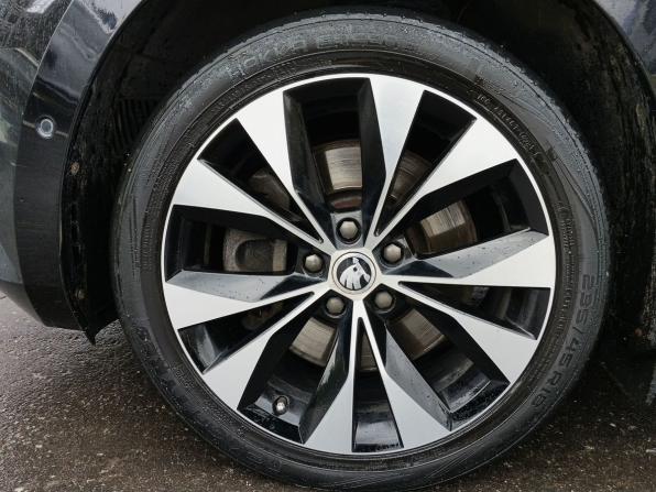 Skoda Superb III с пробегом 2018 года, цена 1 999 000 рублей, 221290 км, лифтбек, Автокод Объявления