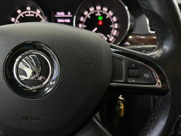Skoda Superb II Рестайлинг с пробегом 2013 года, цена 1 340 000 рублей, 176470 км, лифтбек, Автокод Объявления