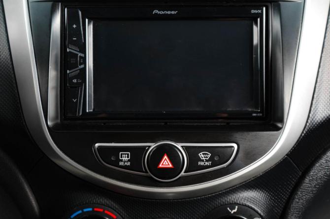 Hyundai Solaris I с пробегом 2014 года, цена 1 049 000 рублей, 129000 км, седан, Автокод Объявления