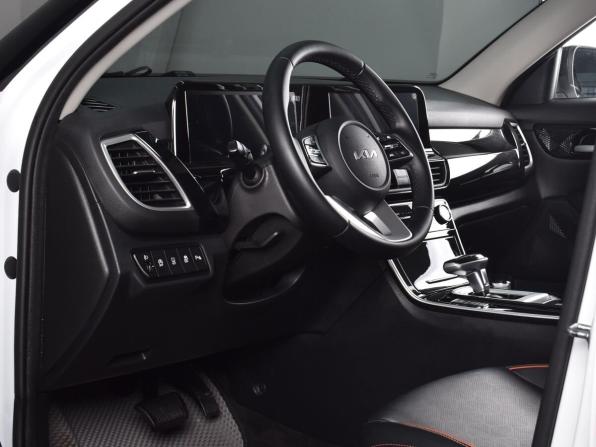 Kia Seltos I Рестайлинг с пробегом 2024 года, цена 2 475 995 рублей, 5006 км, внедорожник, Автокод Объявления