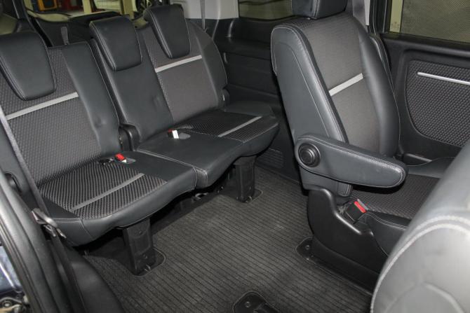 Honda Stepwgn V с пробегом 2015 года, цена 1 750 000 рублей, 82909 км, минивэн, Автокод Объявления