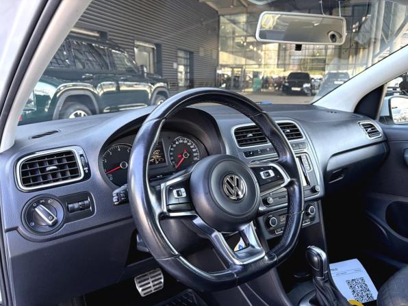 Volkswagen Polo V Рестайлинг с пробегом 2018 года, цена 1 250 000 рублей, 179235 км, седан, Автокод Объявления