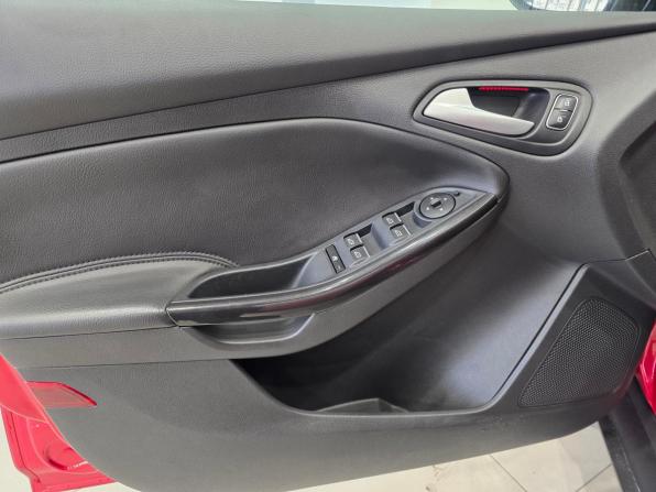 Ford Focus III Рестайлинг с пробегом 2016 года, цена 1 099 000 рублей, 135000 км, седан, Автокод Объявления