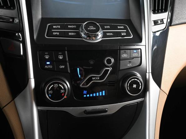 Hyundai Sonata VI (YF) с пробегом 2010 года, цена 1 099 000 рублей, 124347 км, седан, Автокод Объявления