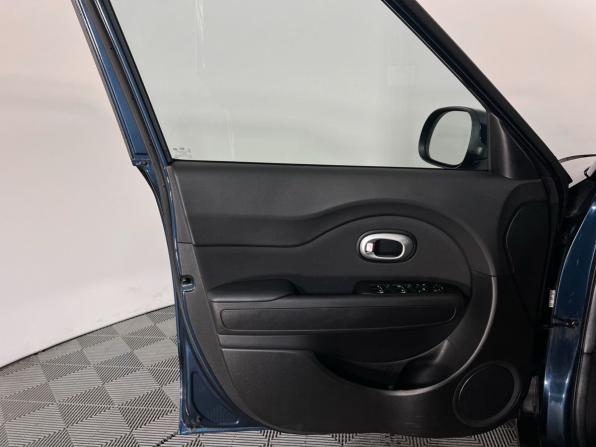 Kia Soul II Рестайлинг с пробегом 2018 года, цена 1 699 000 рублей, 47000 км, хэтчбек, Автокод Объявления