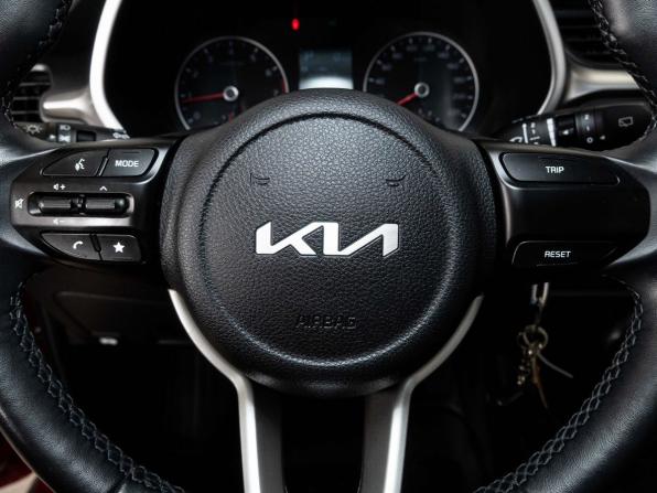 Kia Rio IV Рестайлинг с пробегом 2021 года, цена 2 033 000 рублей, 21254 км, хэтчбек, Автокод Объявления