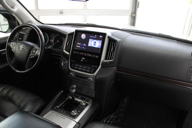 Toyota Land Cruiser 200 Series Рестайлинг 2 с пробегом 2019 года, цена 7 997 000 рублей, 88500 км, внедорожник, Автокод Объявления