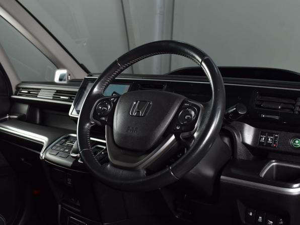 Honda Stepwgn V Рестайлинг с пробегом 2018 года, цена 2 279 995 рублей, 141006 км, минивэн, Автокод Объявления