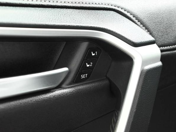 Toyota RAV4 V (XA50) с пробегом 2021 года, цена 3 990 000 рублей, 68152 км, внедорожник, Автокод Объявления