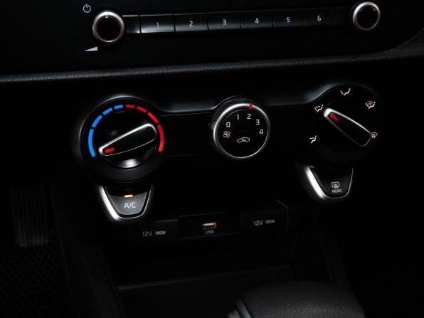 Kia Rio IV Рестайлинг с пробегом 2021 года, цена 1 749 000 рублей, 84350 км, седан, Автокод Объявления