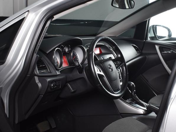 Opel Astra J с пробегом 2011 года, цена 594 995 рублей, 143186 км, хэтчбек, Автокод Объявления