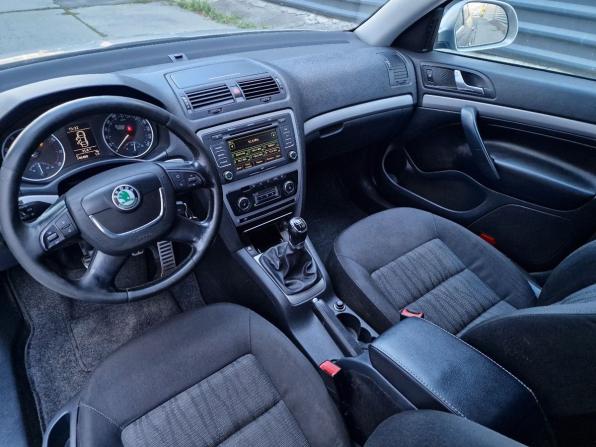 Skoda Octavia II (A5) Рестайлинг с пробегом 2011 года, цена 550 000 рублей, 349399 км, лифтбек, Автокод Объявления