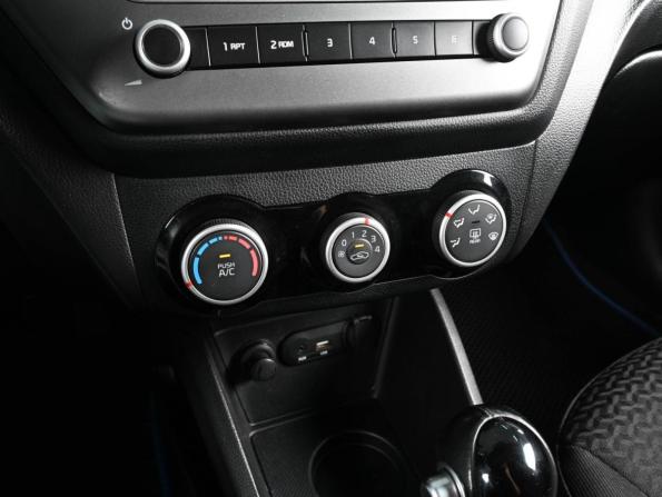 Kia Rio III Рестайлинг с пробегом 2016 года, цена 990 000 рублей, 182955 км, хэтчбек, Автокод Объявления