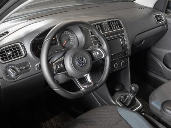 Volkswagen Polo V Рестайлинг с пробегом 2020 года, цена 1 177 600 рублей, 93299 км, седан, Автокод Объявления