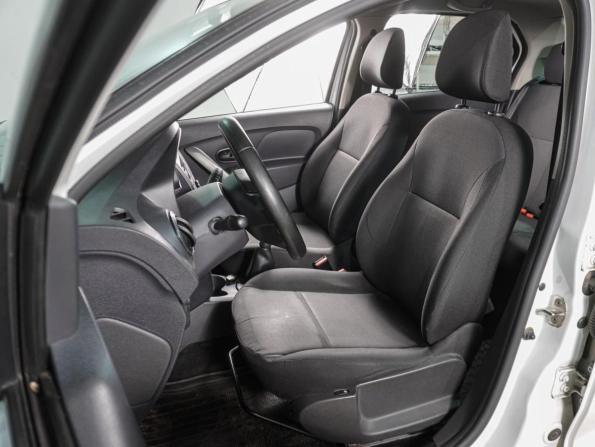 Renault Logan II Рестайлинг с пробегом 2019 года, цена 949 000 рублей, 70998 км, седан, Автокод Объявления