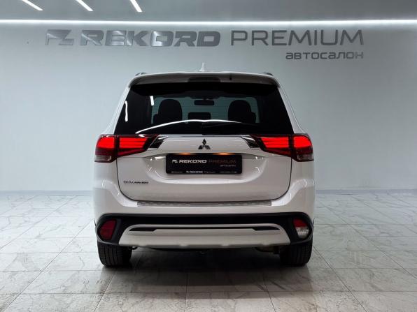 Mitsubishi Outlander III Рестайлинг 3 с пробегом 2022 года, цена 3 000 000 рублей, 81175 км, внедорожник, Автокод Объявления