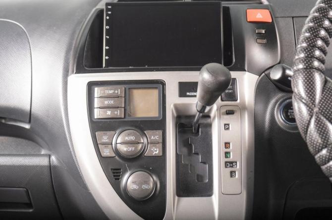 Toyota Ractis I с пробегом 2010 года, цена 629 000 рублей, 214600 км, хэтчбек, Автокод Объявления