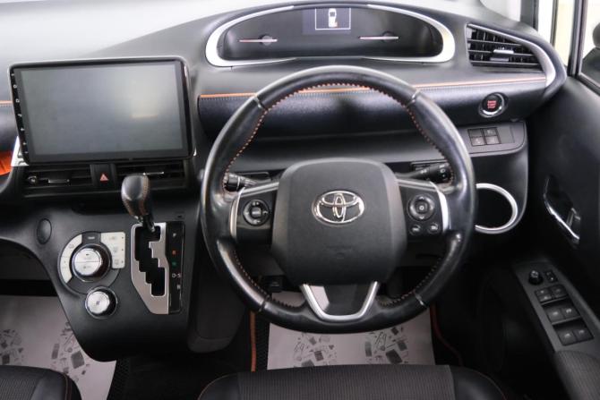 Toyota Sienta II с пробегом 2018 года, цена 1 599 000 рублей, 136650 км, компактвэн, Автокод Объявления
