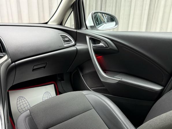 Opel Astra J Рестайлинг с пробегом 2013 года, цена 849 000 рублей, 141386 км, хэтчбек, Автокод Объявления