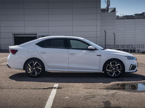 Skoda Octavia IV (A8) с пробегом 2022 года, цена 2 419 000 рублей, 54500 км, лифтбек, Автокод Объявления