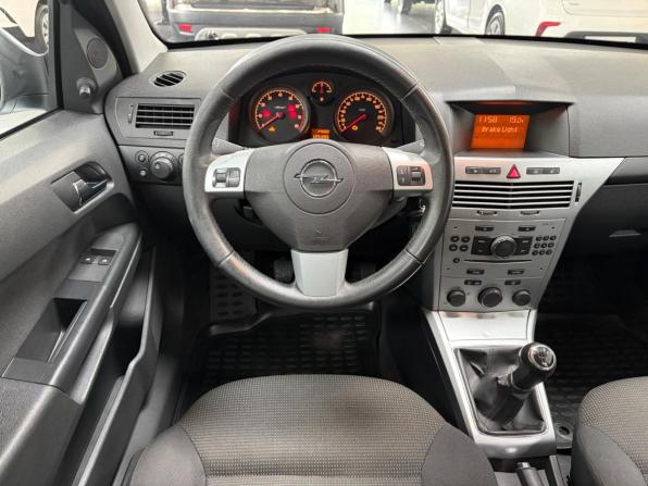 Opel Astra H Рестайлинг с пробегом 2012 года, цена 648 000 рублей, 125485 км, седан, Автокод Объявления