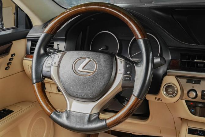 Lexus ES VI с пробегом 2014 года, цена 2 649 000 рублей, 261000 км, седан, Автокод Объявления