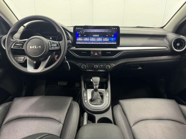 Kia K3 II Рестайлинг с пробегом 2021 года, цена 2 370 000 рублей, 41903 км, седан, Автокод Объявления