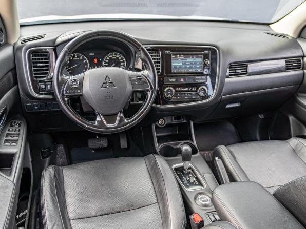 Mitsubishi Outlander III Рестайлинг 2 с пробегом 2016 года, цена 1 899 000 рублей, 148585 км, внедорожник, Автокод Объявления
