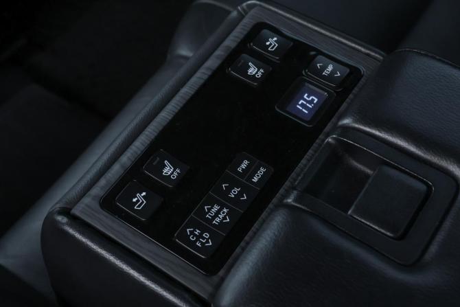 Toyota Camry VII (XV50) Рестайлинг с пробегом 2014 года, цена 1 599 000 рублей, 244095 км, седан, Автокод Объявления