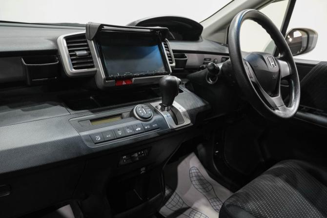Honda Freed I Рестайлинг с пробегом 2013 года, цена 1 139 000 рублей, 201000 км, компактвэн, Автокод Объявления