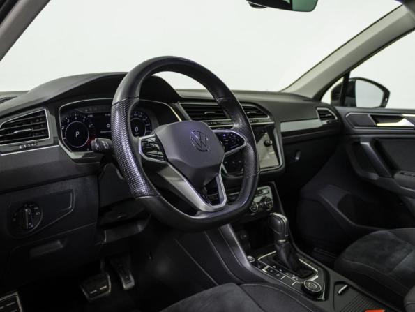 Volkswagen Tiguan II с пробегом 2018 года, цена 3 319 000 рублей, 87528 км, внедорожник, Автокод Объявления