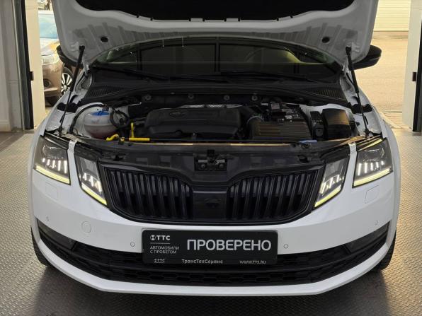 Skoda Octavia III (A7) Рестайлинг с пробегом 2017 года, цена 2 310 000 рублей, 37730 км, лифтбек, Автокод Объявления