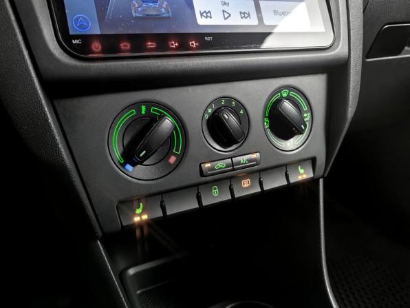 Skoda Rapid I с пробегом 2014 года, цена 979 000 рублей, 168462 км, лифтбек, Автокод Объявления