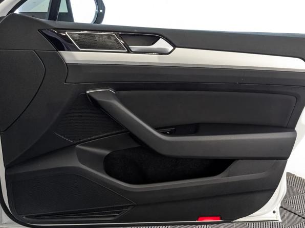 Volkswagen Passat B8 с пробегом 2019 года, цена 2 090 000 рублей, 116847 км, седан, Автокод Объявления