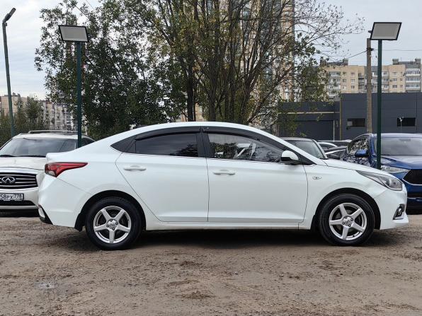 Hyundai Solaris II с пробегом 2018 года, цена 879 000 рублей, 236338 км, седан, Автокод Объявления
