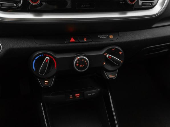 Kia Stonic I с пробегом 2019 года, цена 1 790 000 рублей, 84027 км, внедорожник, Автокод Объявления