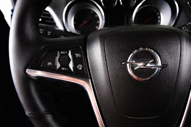 Opel Mokka I с пробегом 2013 года, цена 1 259 000 рублей, 108112 км, внедорожник, Автокод Объявления