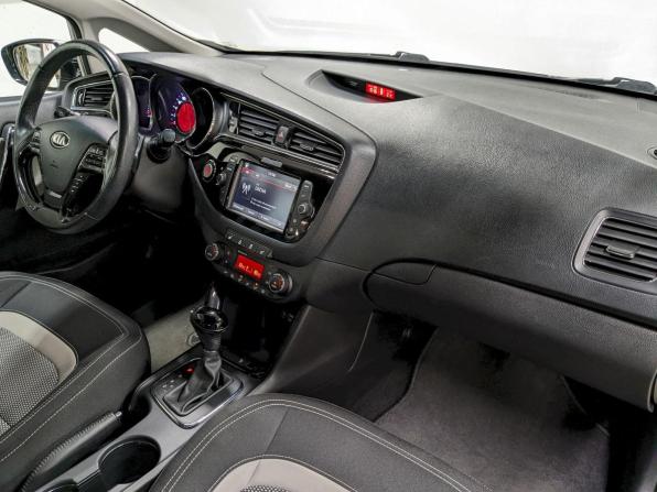 Kia Ceed II Рестайлинг с пробегом 2017 года, цена 1 450 000 рублей, 74537 км, хэтчбек, Автокод Объявления
