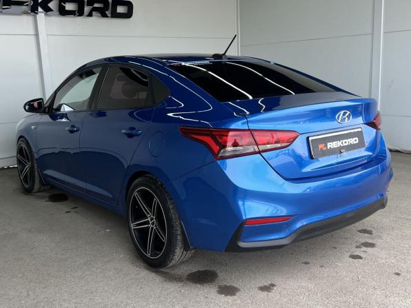 Hyundai Solaris II с пробегом 2017 года, цена 1 120 000 рублей, 190000 км, седан, Автокод Объявления