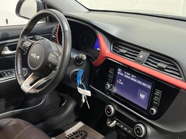 Kia Rio IV Рестайлинг с пробегом 2022 года, цена 1 721 000 рублей, 50558 км, седан, Автокод Объявления