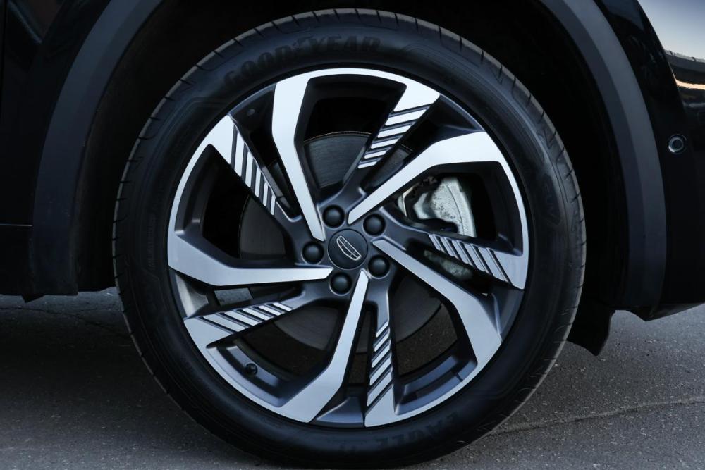 Geely Monjaro I Москва  - изображение 28